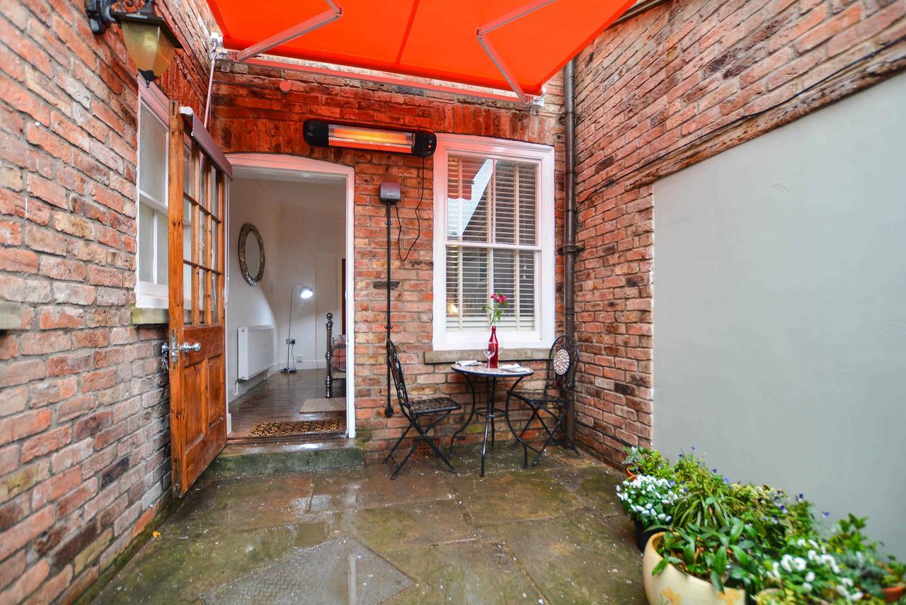 The Location- 1 Free Private Parking Space - 60 Second Walk 2 Minster! York Bagian luar foto
