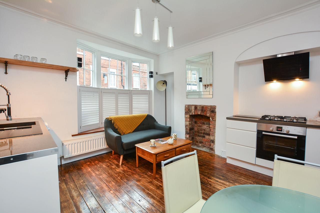 The Location- 1 Free Private Parking Space - 60 Second Walk 2 Minster! York Bagian luar foto