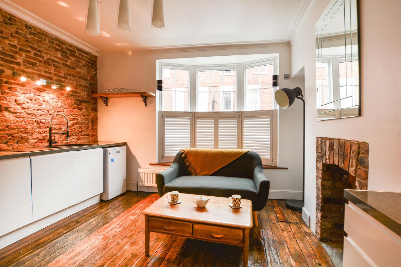 The Location- 1 Free Private Parking Space - 60 Second Walk 2 Minster! York Bagian luar foto